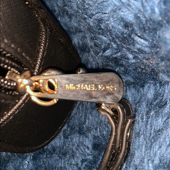 Michael Kors wristlet - Picture 3 of 3